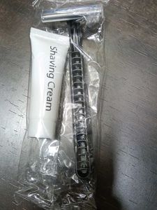 Shaving Kit - Razor & Cream