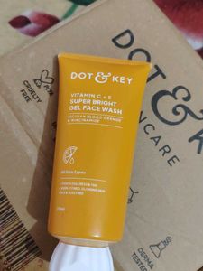 Dot & Key Vitamin C+E Face Wash
