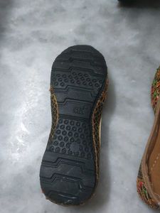 Embroidered Jutti Flats
