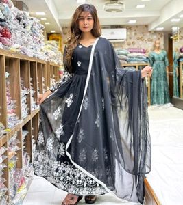 Royal Embroidery 🪡 Black Anarkali With Dupatta St