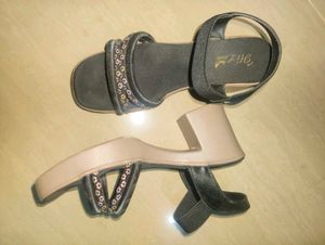 Women's heel Sandals🖤