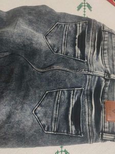 Trendy Bootcut Jeans with Frayed Hem