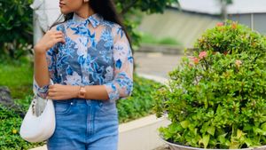 Floral Print Sheer Shirt with inner