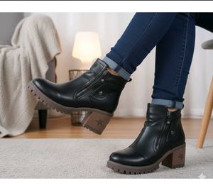 Black vintage Boots