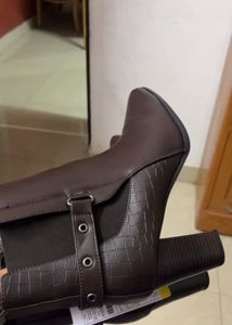 Chic Brown Croc Embossed Heeled Boots