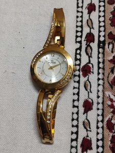 Elegant Gold Watch with Rhinestones