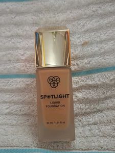 Spotlight Liquid Foundation - Full Coverage