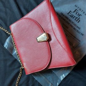 Elegant Sling Bag With Chain