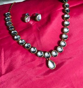 Stunning Necklace &amp; Earring Set