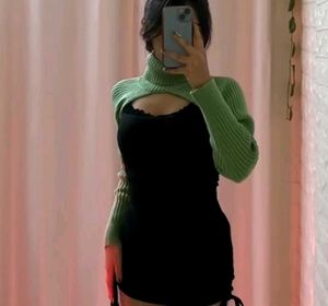 Green Cropped Turtle Neck Sweater