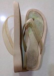 Frisbee Shimmery Flip Flop Size 39