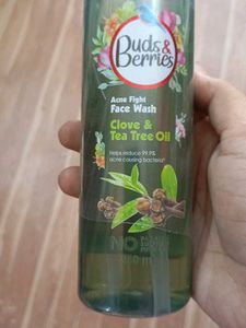 Buds &amp; Berries Face Wash