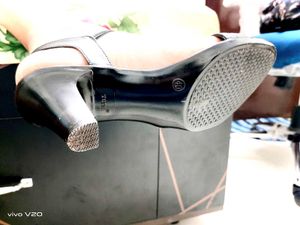 Chic Black Heel Sandals