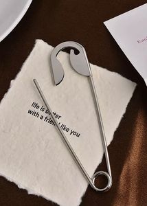 Viral Oversized Safety Pin Hair Clip