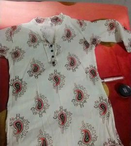 Stylish White Kurta with Paisley Print