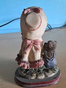 Da Vinci Figurine - Girl and Teddy Bear