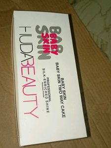 Huda Beauty Baby Skin Two Way Cake