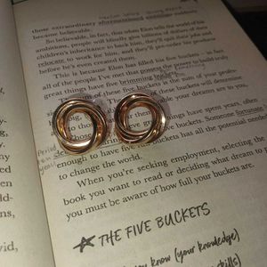Elegant Interlocking Hoop Earrings