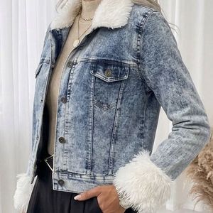 Stylish Denim Jacket with Fur Trim