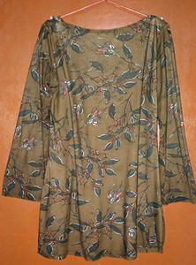 Floral Print Tunic with Pearl Neckline