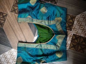 Vibrant Checked Saree with Gold Motifs