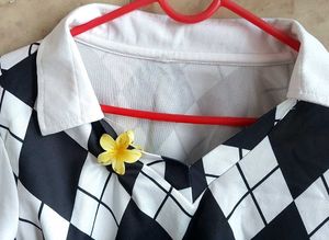 Stylish Argyle Print Collared Top
