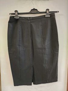 Van Heusen Size M Formal Black Skirt