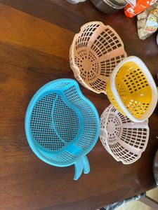 Colorful Plastic Colanders (Set of 4)