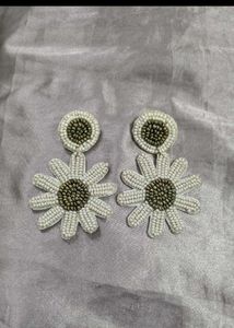 Beaded Daisy Flower Earrings