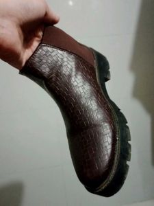 unisex Stylish Embossed Chelsea Boots