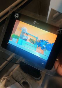 Digital Photo Frame with Clear Display