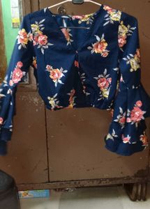 Floral Print Bell Sleeve Crop Top