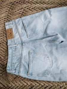 Stylish wordrobe Light Wash Ripped flared Leg Jean