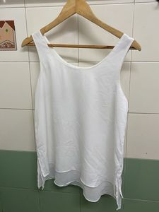 Chic White Sleeveless Top