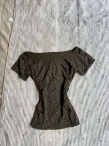 Off-Shoulder lace Top