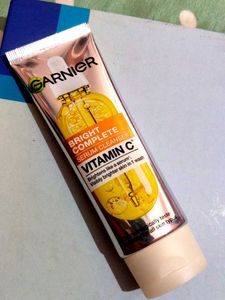 🍋Garnier Vitamin C Bright Complete Cleanser