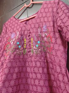 Elegant Embroidered Hakoba Kurta