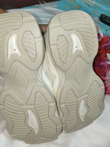 Zudio White Sneakers