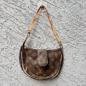 Louis Vuitton Monogram Canvas Pochette