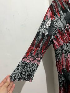 V-Neck Feather Print Tops