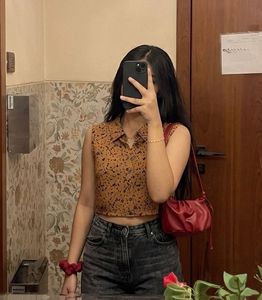 Stylish Sleeveless Brown Cropped Top