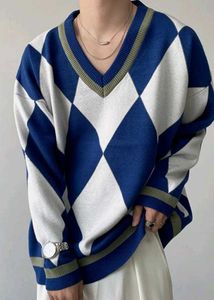 Argyle Pattern V-Neck Sweater