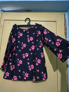 Chic Floral Print Black Top