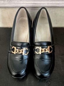 Chic Black Chunky Heel Loafers