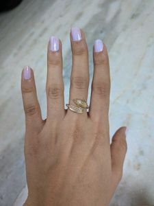 Elegant Leaf Design Ring