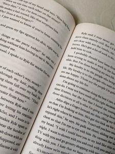 It Starts With Us by Colleen Hoover