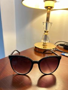 Stylish Black Cat-Eye Sunglasses