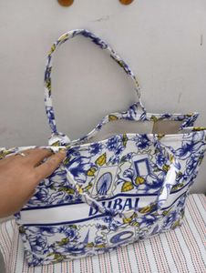 Stylish Dubai Print Tote Bag