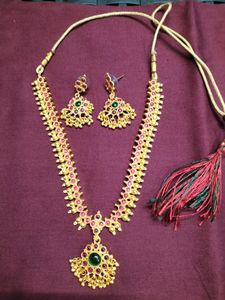 Beautiful Jewellery Set - Necklace And Earrings