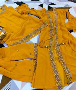 Elegant Yellow Kurta Set with Intricate Embellishm